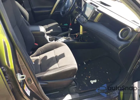 2017 Toyota Rav4 Xle z USA, uszkodzony, nr VIN JTMWFREVXHJ708196